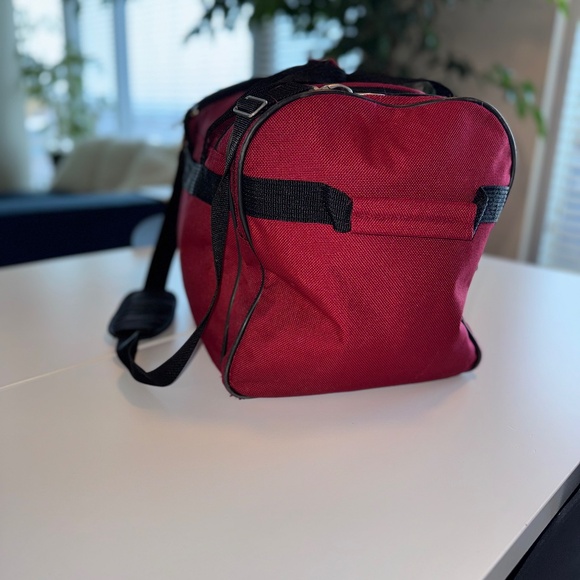 Samsonite Duffel Gym Bag / Weekender in Red, 2006 Classic Monte Carlo 2 edition - Picture 4 of 15